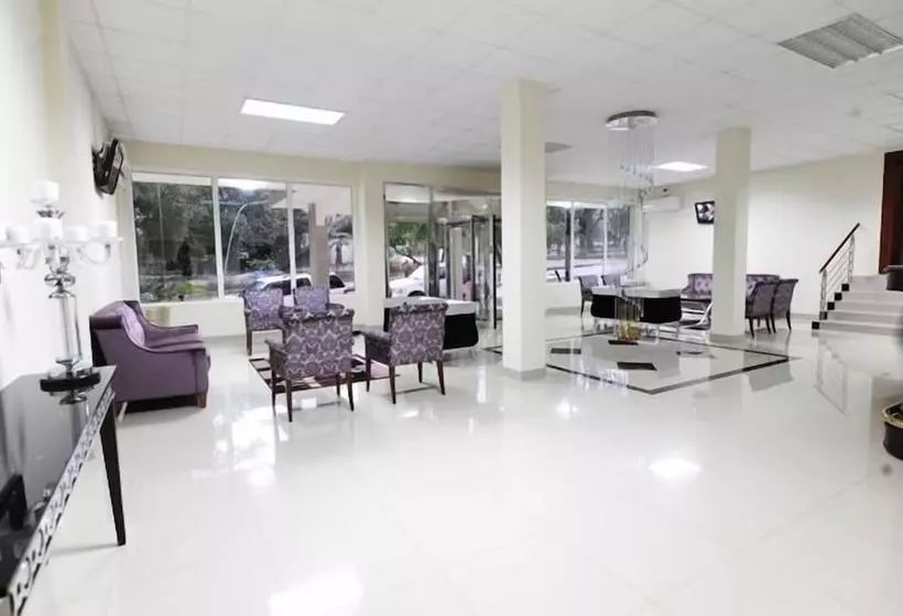 هتل Ritz Waku Kungo