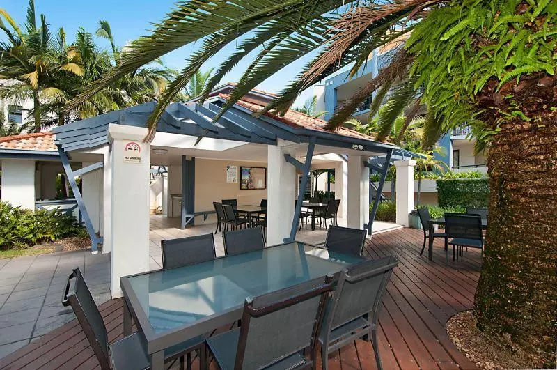 Отель Sandcastles On The Broadwater