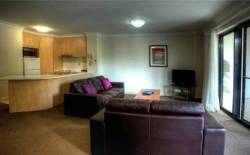 Отель Sandcastles On The Broadwater