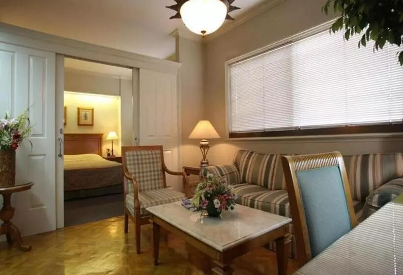 호텔 Sunny Bay Suites