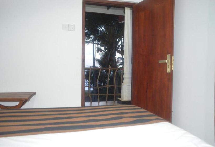 בית מלון כפרי Induruwa Beach Villa