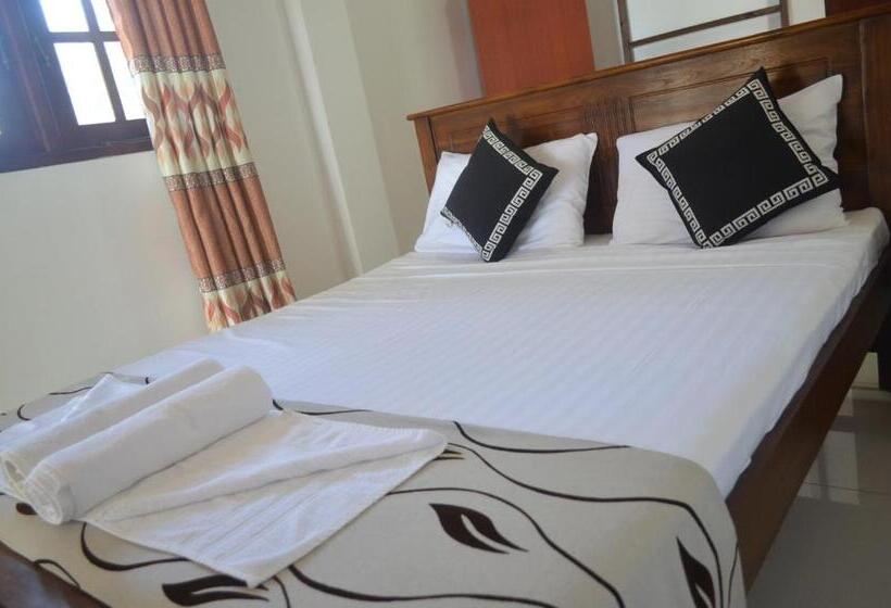 בית מלון כפרי Induruwa Beach Villa