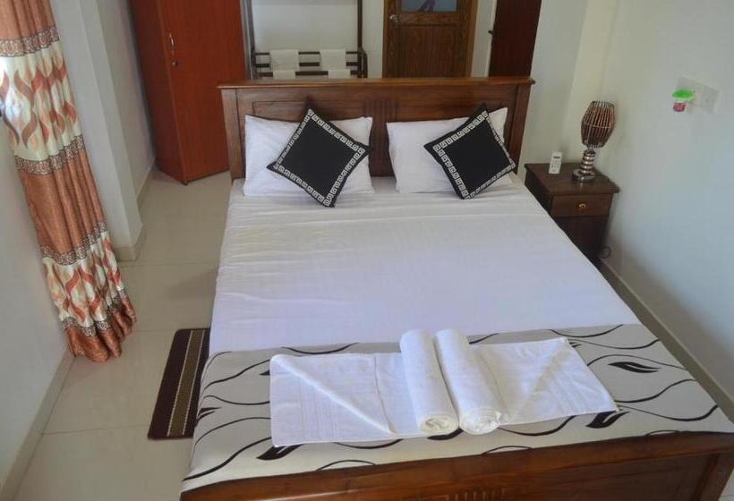 בית מלון כפרי Induruwa Beach Villa