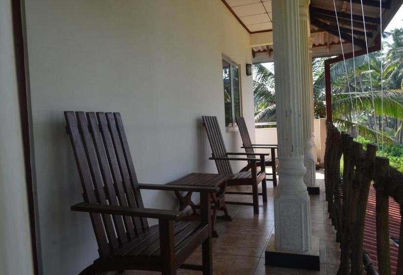 בית מלון כפרי Induruwa Beach Villa