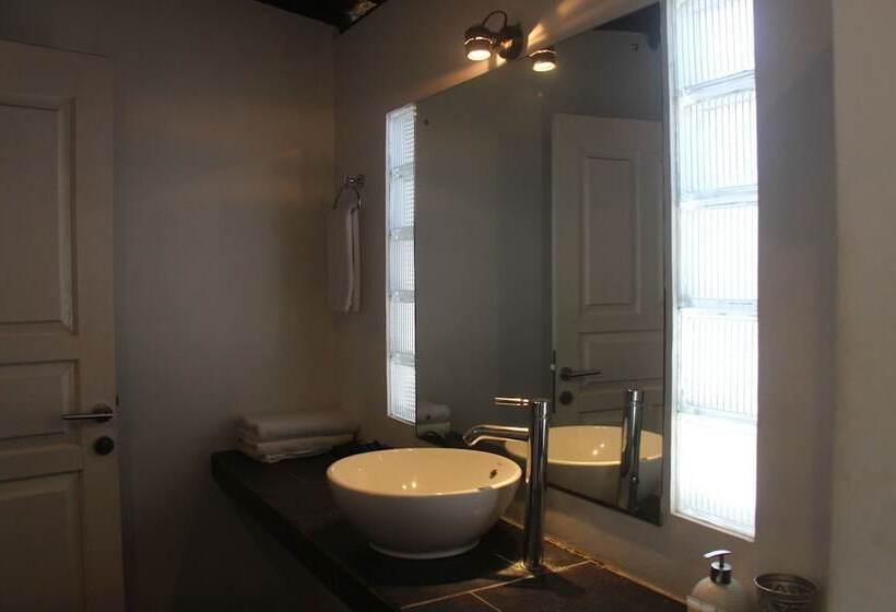 Szálloda Scallywags Smugglers