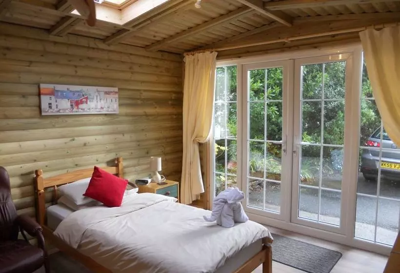 Bed and Breakfast The Elms Guest House