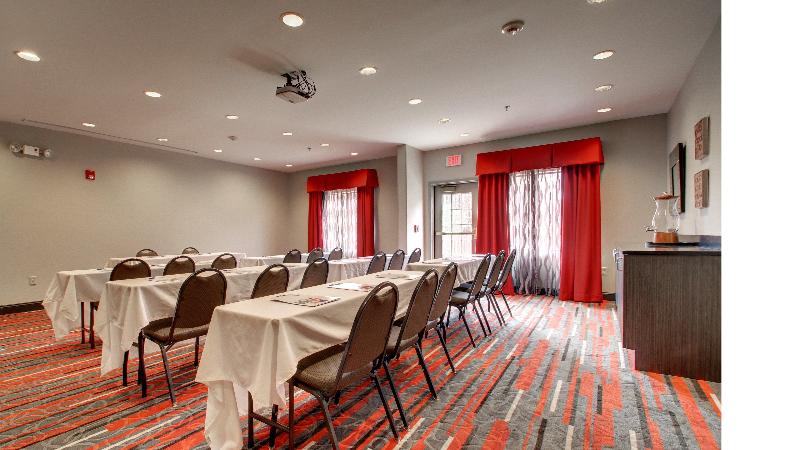 Отель La Quinta Inn & Suites By Wyndham Meridian