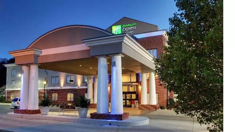 Отель La Quinta Inn & Suites By Wyndham Meridian