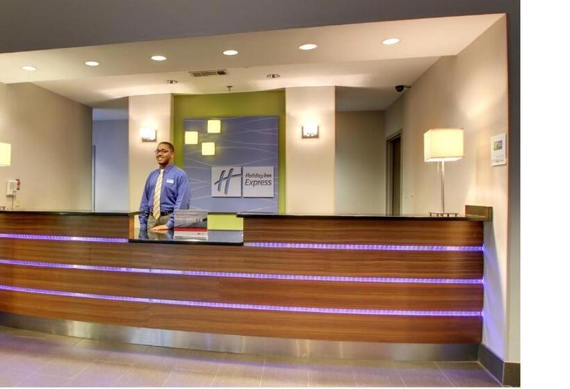 Отель La Quinta Inn & Suites By Wyndham Meridian