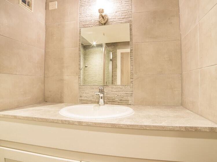 בית מלון כפרי Churchill S