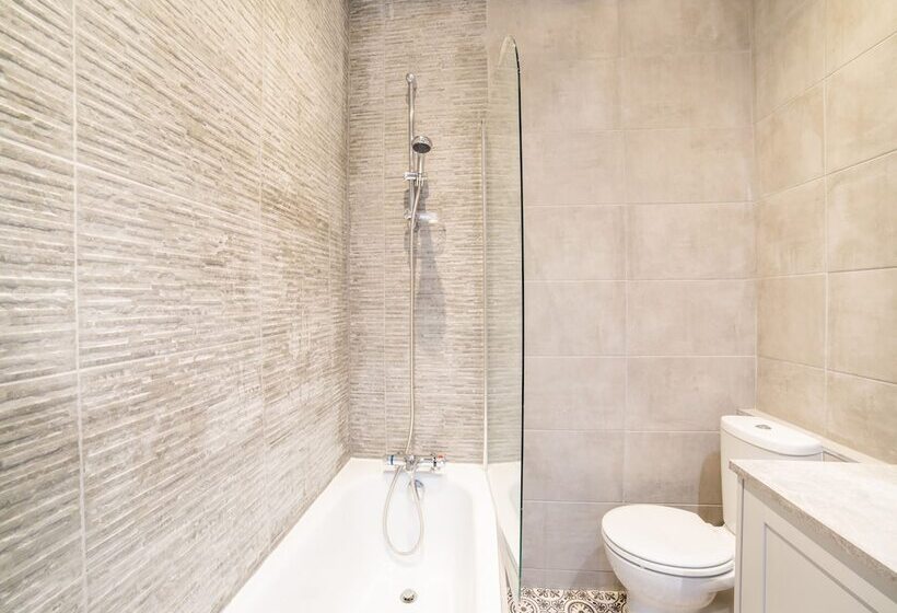 בית מלון כפרי Churchill S