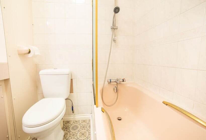 בית מלון כפרי Churchill S