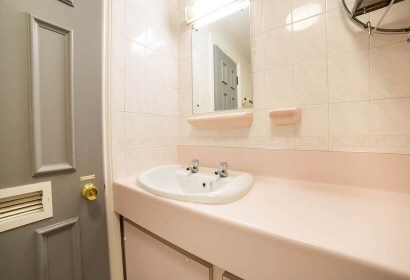 בית מלון כפרי Churchill S