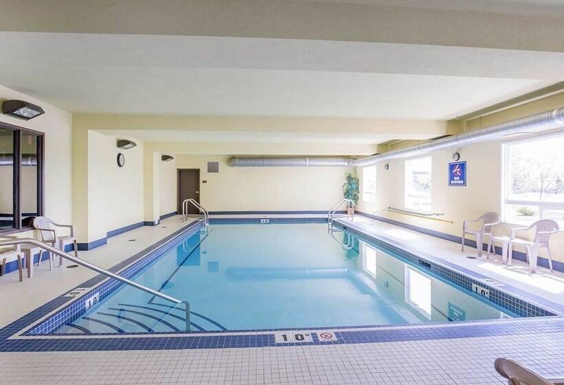 Отель Comfort Inn & Suites