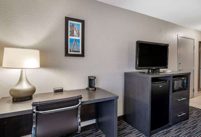 בית מלון כפרי Comfort Inn & Suites