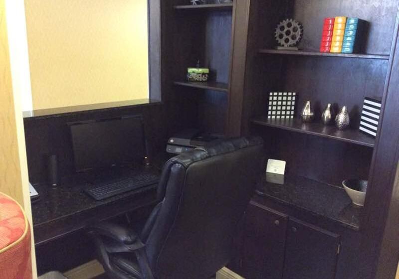 Holiday Inn Express Hotel & Suites Forest, An Ihg