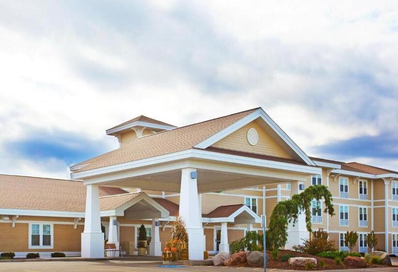 Отель Holiday Inn Express & Suites Iron Mountain, An Ihg