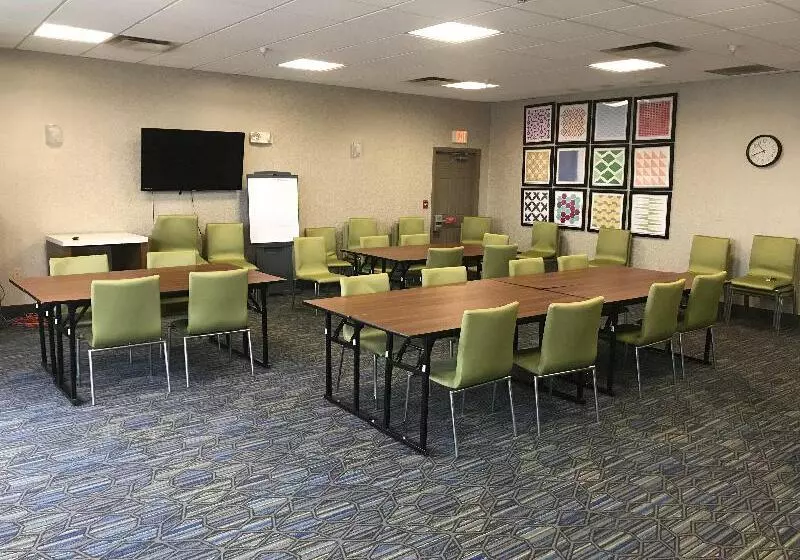 Holiday Inn Express Hotel & Suites Maryville, An Ihg