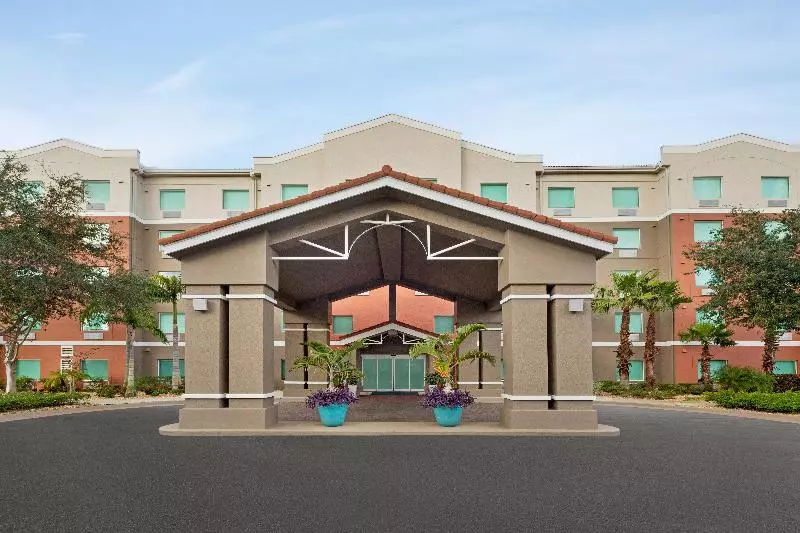 호텔 Holiday Inn Express & Suites Pembroke Pines Sheridan St, An Ihg
