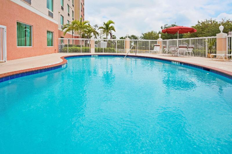فندق Holiday Inn Express & Suites Pembroke Pines Sheridan St, An Ihg