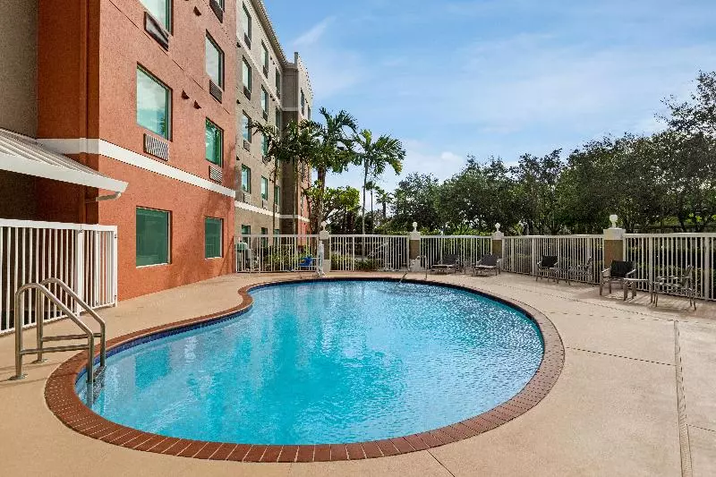 호텔 Holiday Inn Express & Suites Pembroke Pines Sheridan St, An Ihg