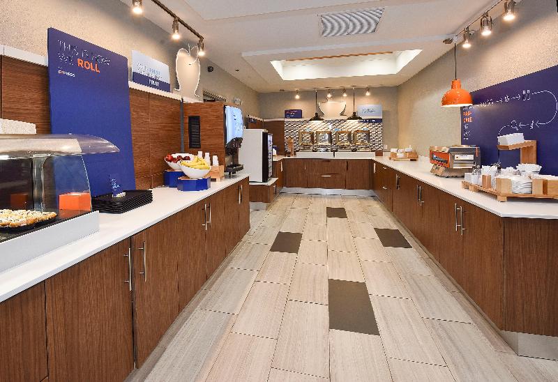 Holiday Inn Express Hotel & Suites Selma, An Ihg