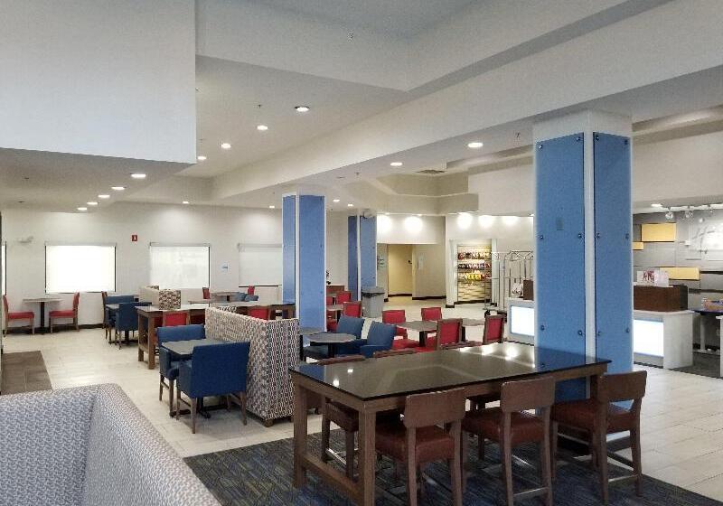 Отель Holiday Inn Express Birch Run Frankenmuth Area, An Ihg