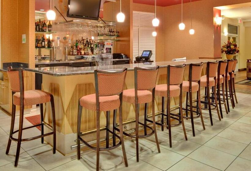 호텔 Holiday Inn & Suites Bakersfield, An Ihg