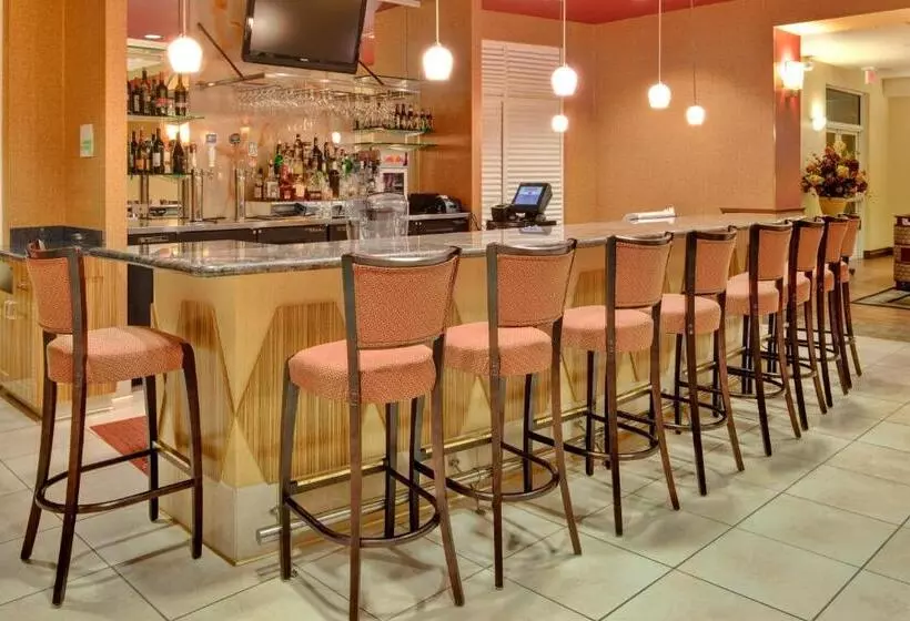 בית מלון כפרי Holiday Inn & Suites Bakersfield, An Ihg