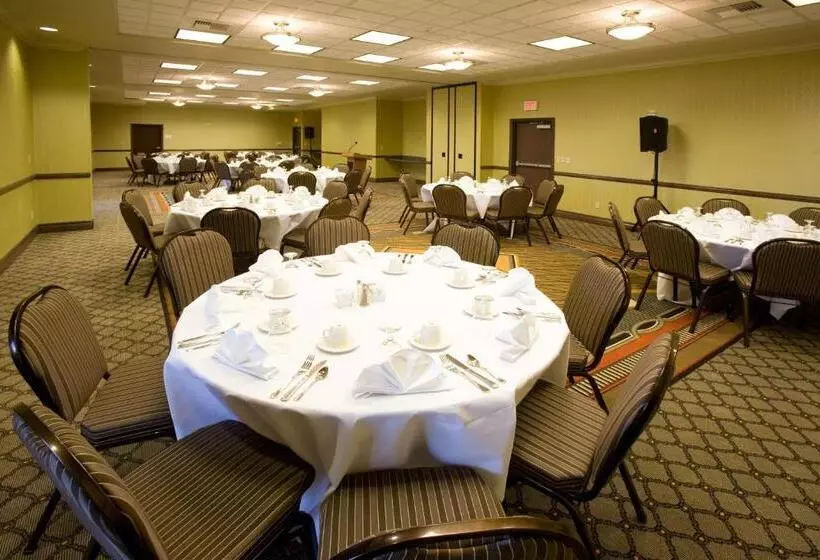 בית מלון כפרי Holiday Inn & Suites Bakersfield, An Ihg
