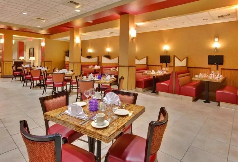 בית מלון כפרי Holiday Inn & Suites Bakersfield, An Ihg