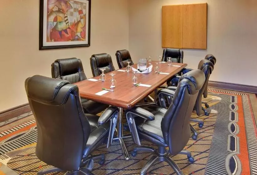 בית מלון כפרי Holiday Inn & Suites Bakersfield, An Ihg