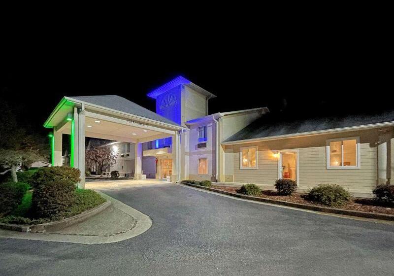 בית מלון כפרי Clarion Pointe Dillard Near Blue Ridge Mountains