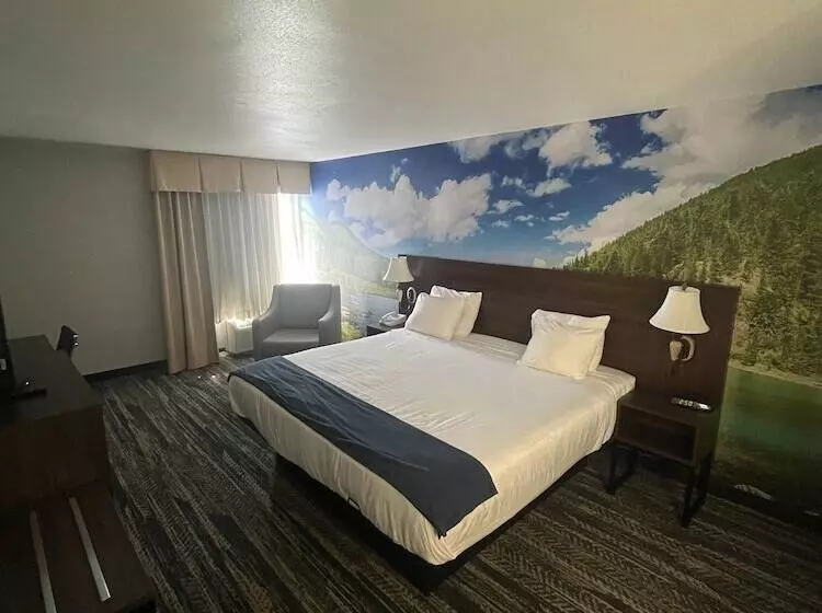 Отель Clarion Pointe Dillard Near Blue Ridge Mountains