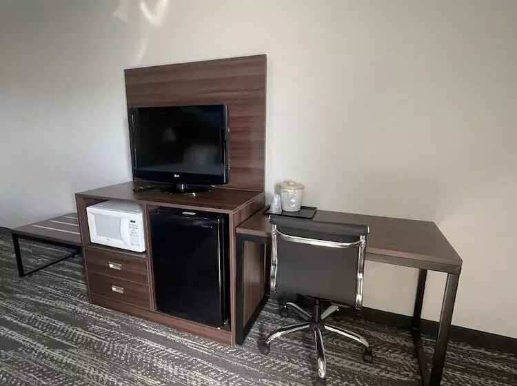 Отель Clarion Pointe Dillard Near Blue Ridge Mountains