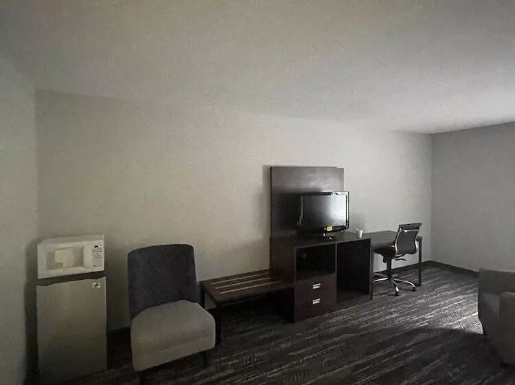 Отель Clarion Pointe Dillard Near Blue Ridge Mountains