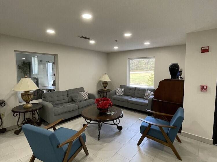 בית מלון כפרי Clarion Pointe Dillard Near Blue Ridge Mountains