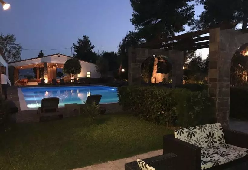 בית מלון כפרי Stefania Beach