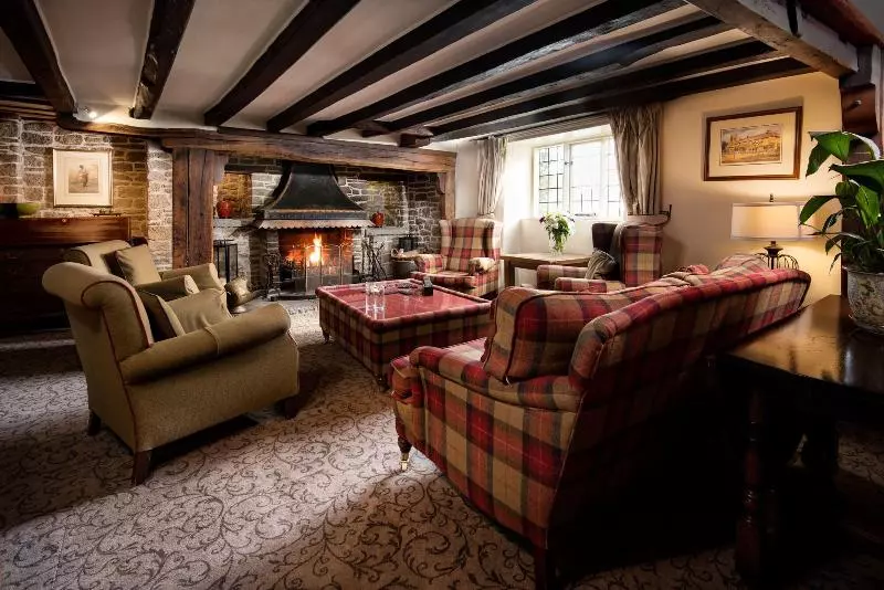 Отель The Black Swan Inn