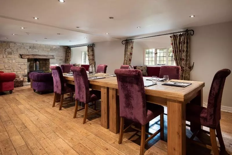 Отель The Black Swan Inn