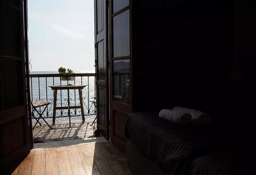 Olive Press Hotel & Apartments