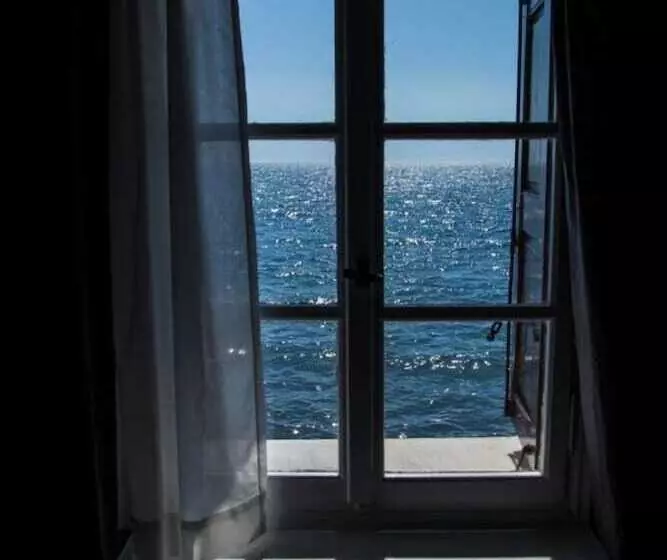 Olive Press Hotel & Apartments