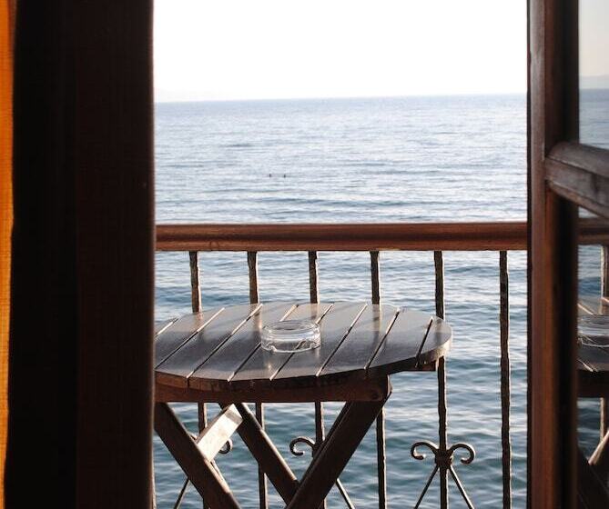 Olive Press Hotel & Apartments