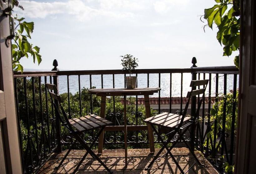 Olive Press Hotel & Apartments