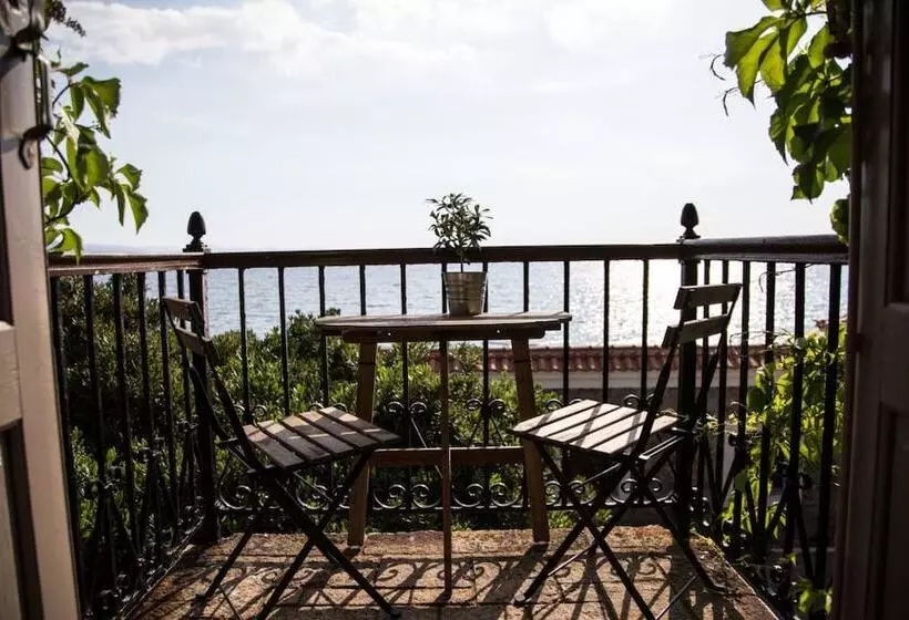 Olive Press Hotel & Apartments