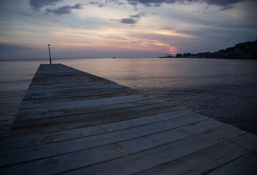 Olive Press Hotel & Apartments