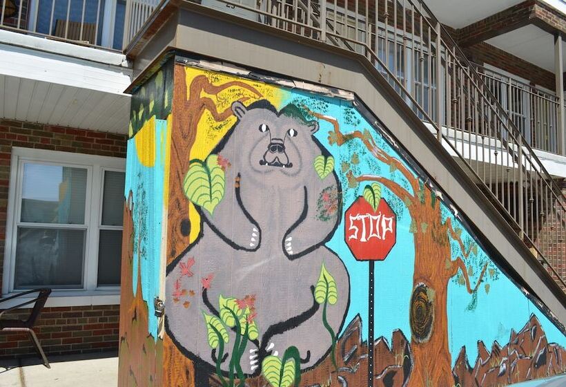 הוסטל Gateway Inn