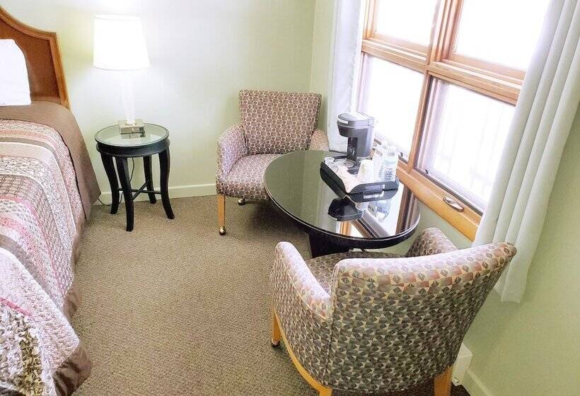 White Mountain Motel And Cottages