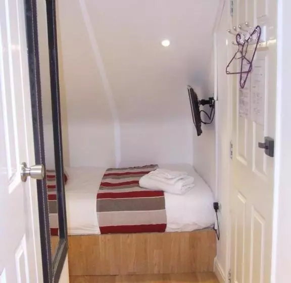 Bed and Breakfast Alexandra Guest House