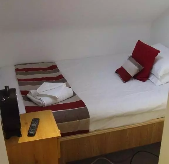 Bed and Breakfast Alexandra Guest House